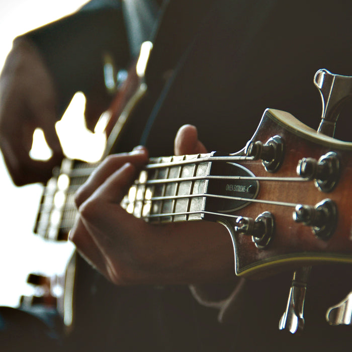 Is it hard to learn bass guitar: The difference between short-scale and long-scale bass guitars